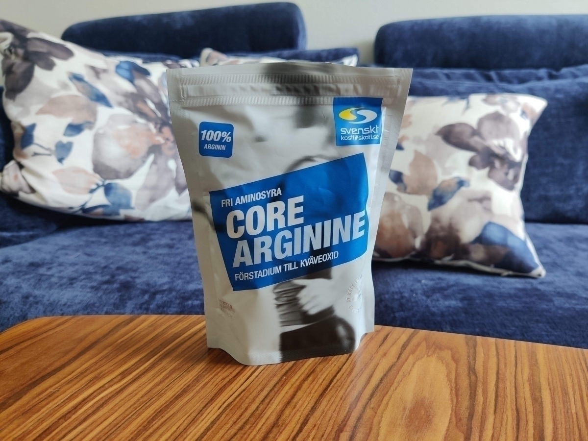 Core Arginine på soffbordet i hemmamiljö, foto av oss under testet