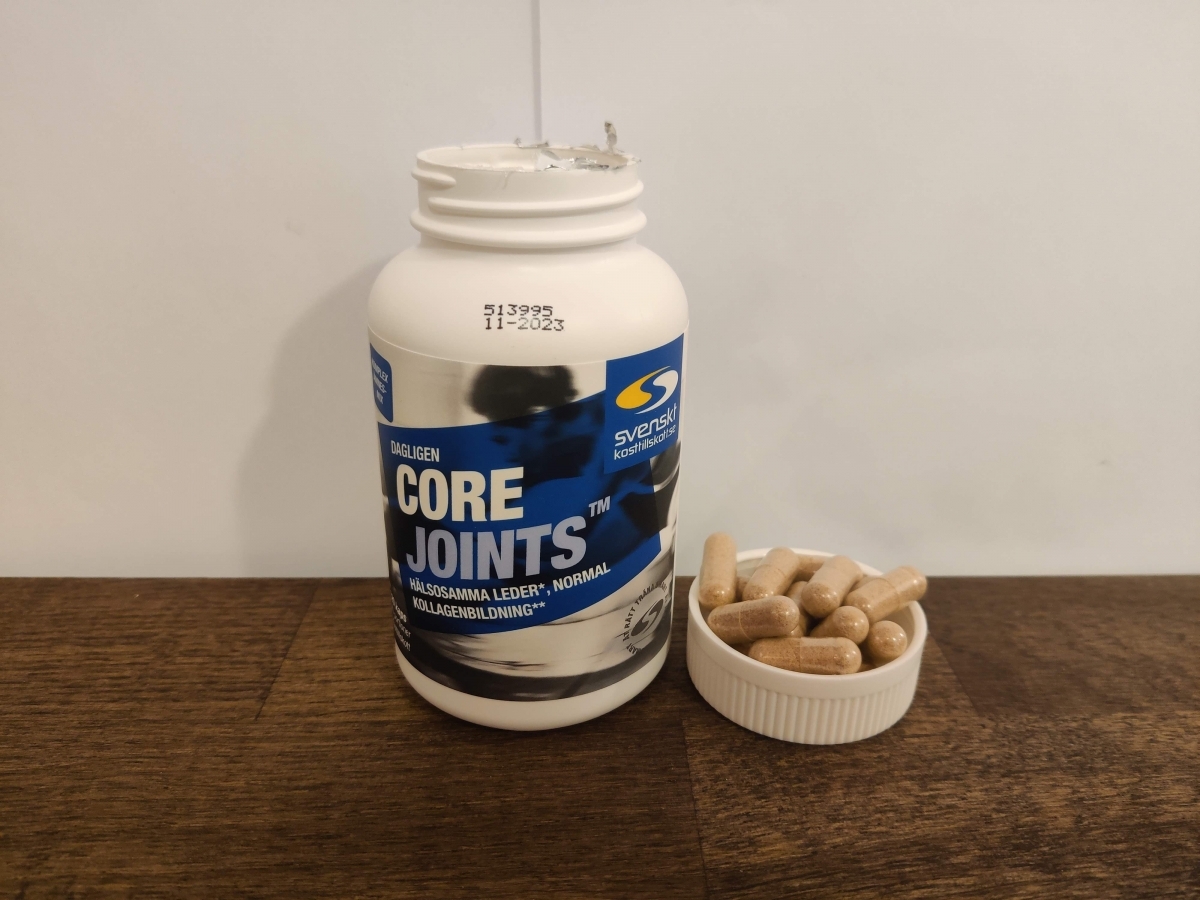 Core Joints med dagens kapslar bredvid burken fotat av oss