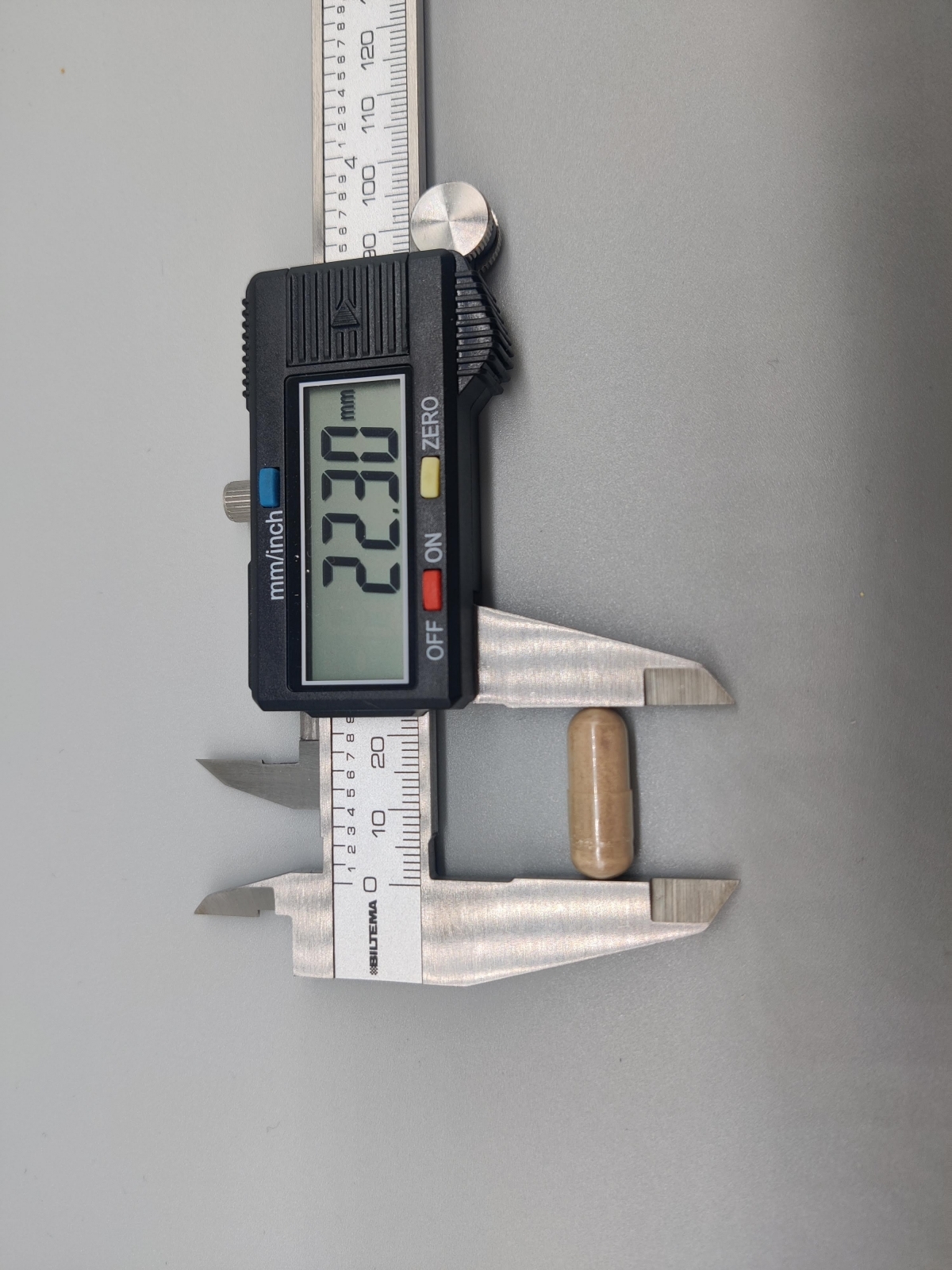Kapsel från Core Tribulus 90 uppmätt med skjutmått till cirka 22 mm, vår mätning