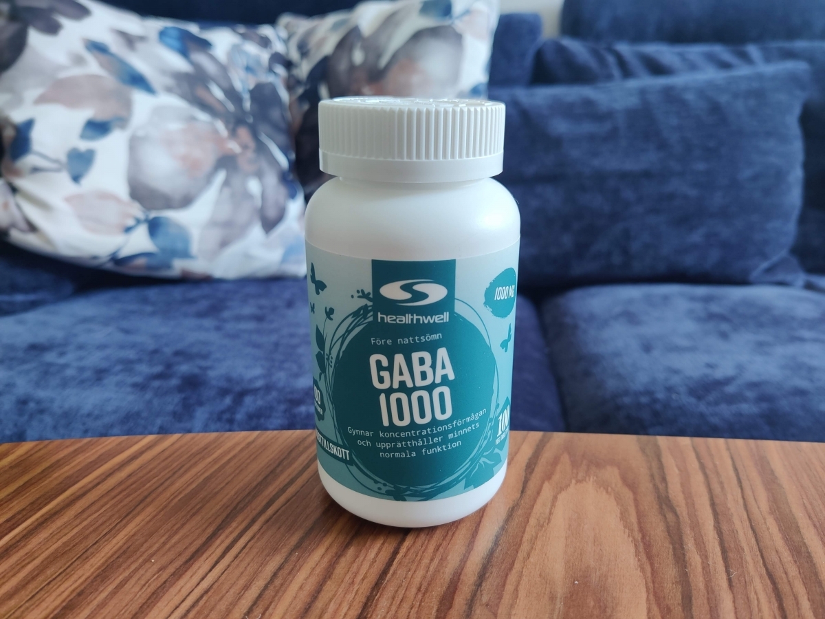 Healthwell GABA 1000 på soffbordet i hemmamiljö, foto av oss under testet