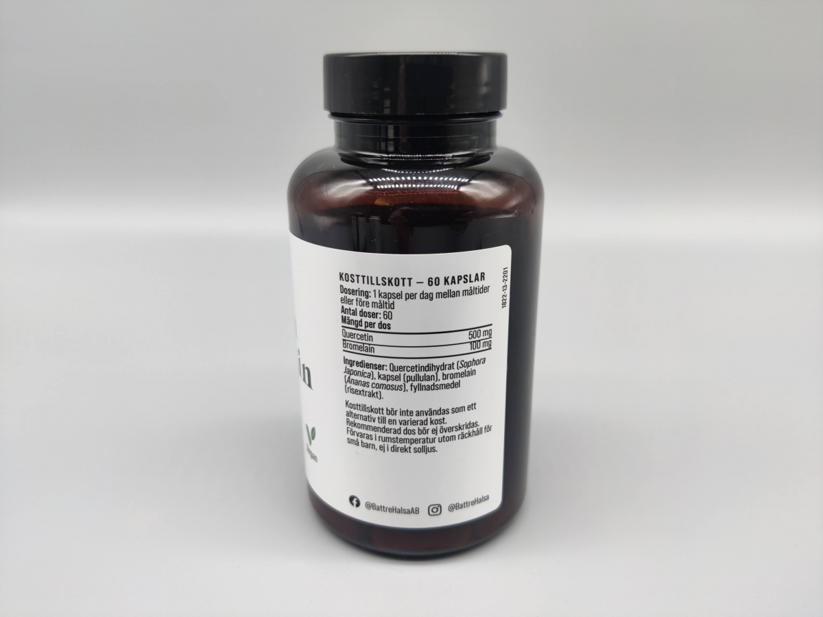 Baksida med dosering 1 kapsel per dag och tydlig ingredienslista foto av oss