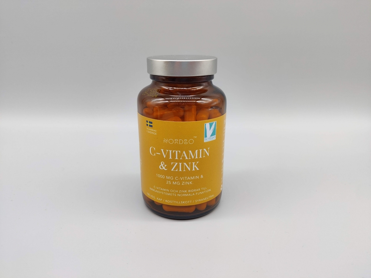 Nordbo C‑vitamin & Zink mot vit bakgrund, frontal produktbild från vårt test
