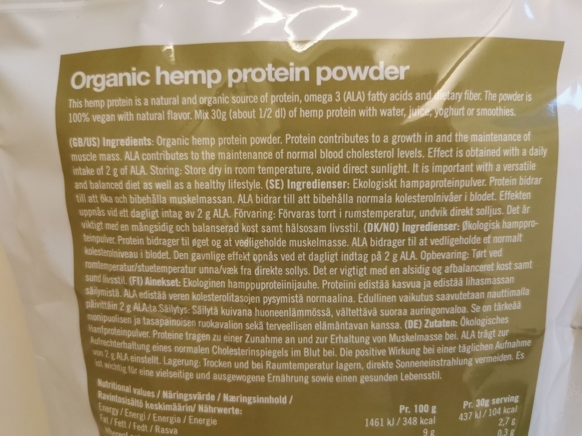 Superfruit Hampaprotein närbild på ingredienslista och användning foto av oss