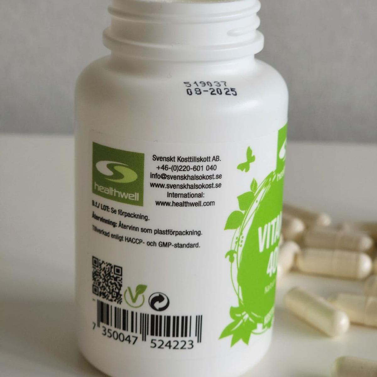 Etikett med ingredienser och dosering på Healthwell Vitamin E 400 IE tagen under testet