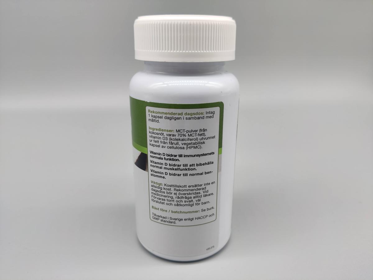 Baksida på Better You Vitamin D3 med ingredienser och dos, tagen av oss