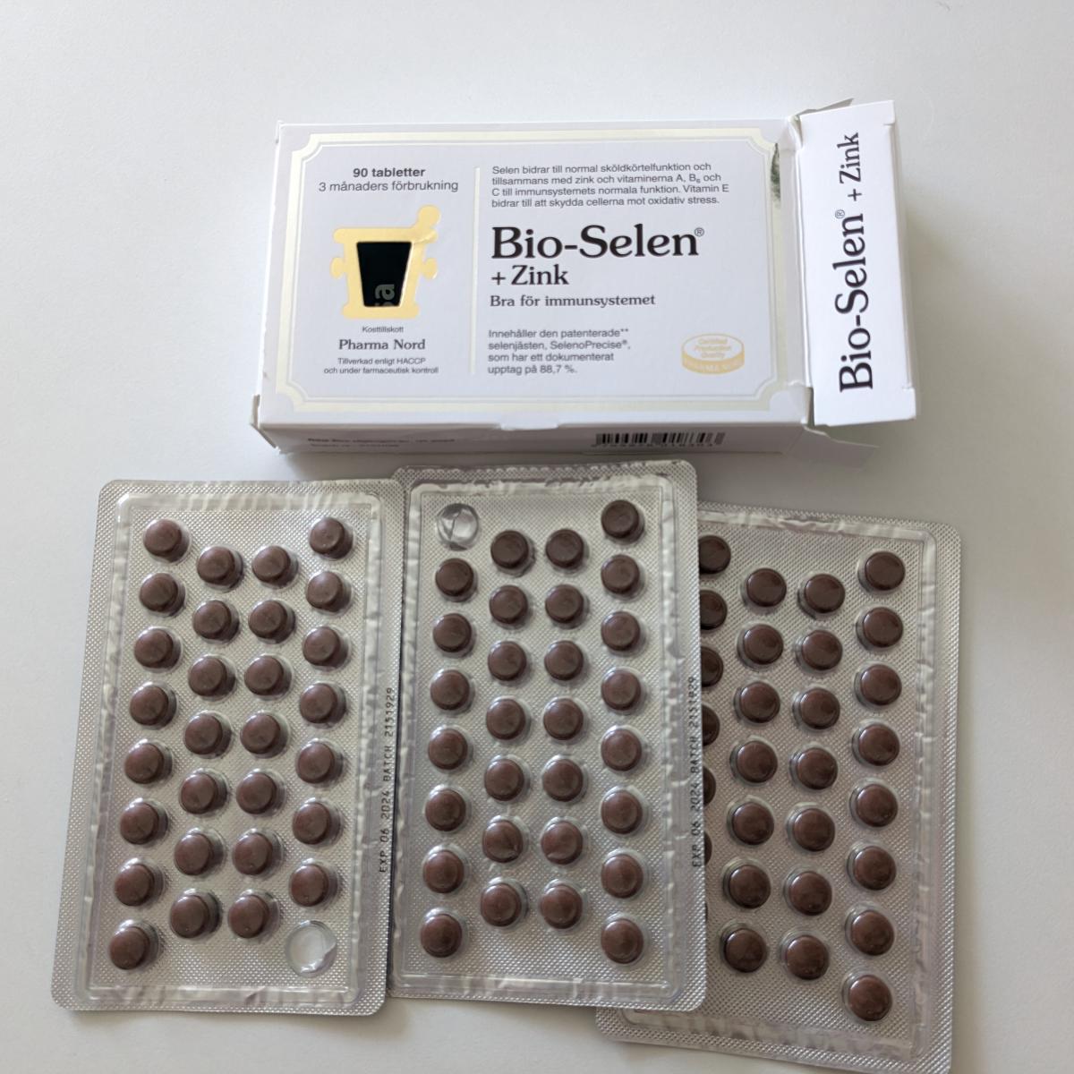 Närbild av Bio-Selen + Zink med text om SelenoPrecise och dokumenterat upptag, foto av oss