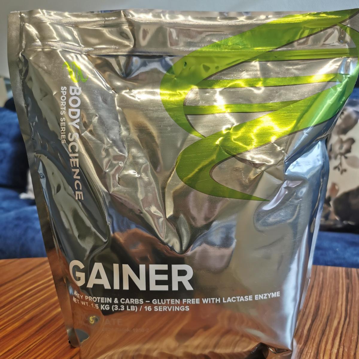 Body Science Gainer framsida i silvrig påse foto taget av oss under testet