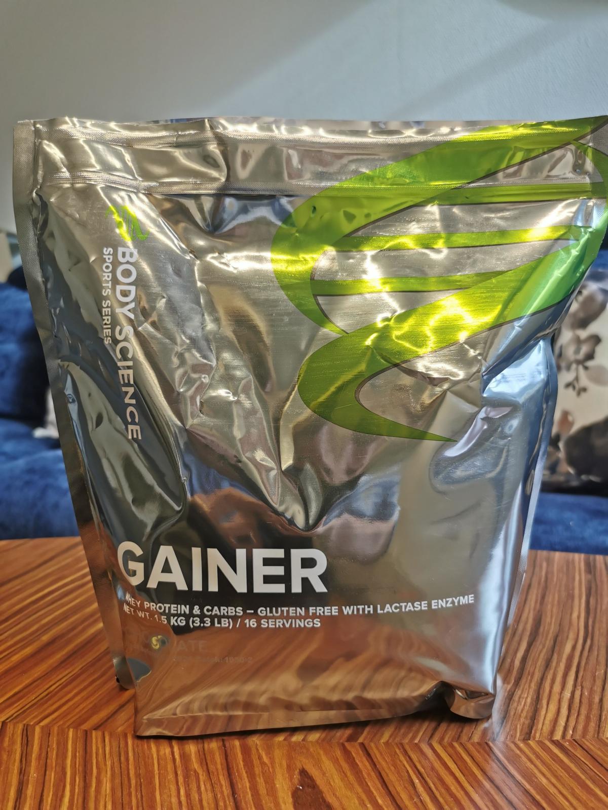 Body Science Gainer framsida i silvrig påse foto taget av oss under testet