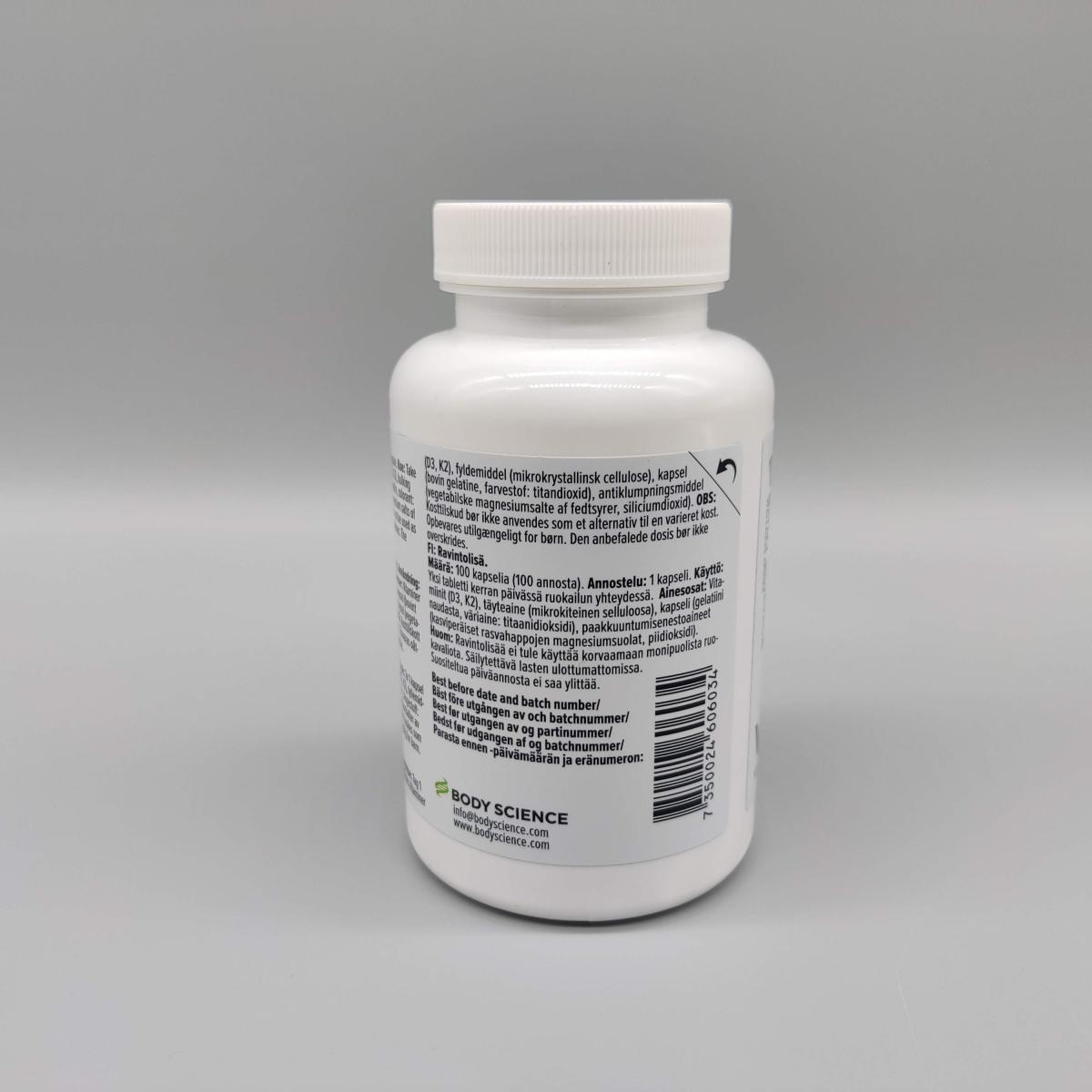 Body Science Vitamin D3+K2 på soffbord hemma under vårt test