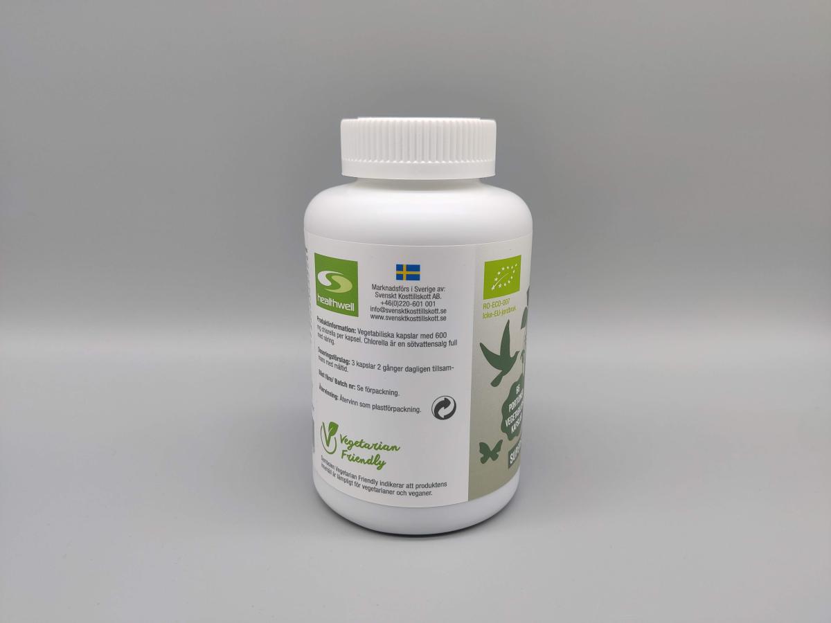 Certifieringar och dosering på etiketten för Healthwell Chlorella Kapslar EKO