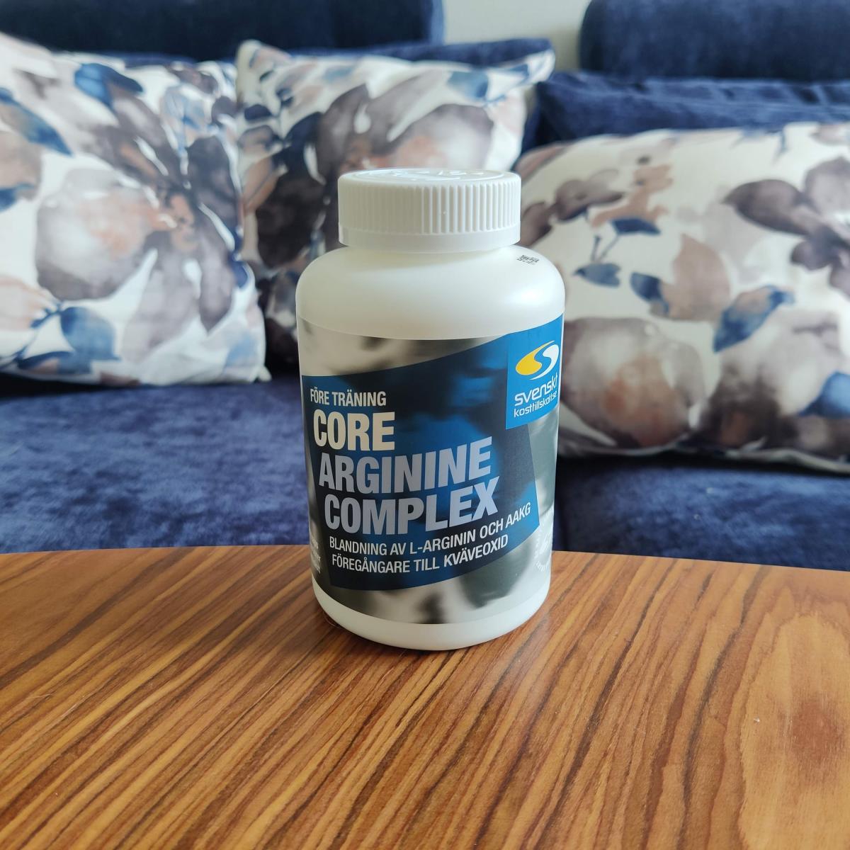 Core Arginine Complex på soffbord hemma foto taget av oss under testet