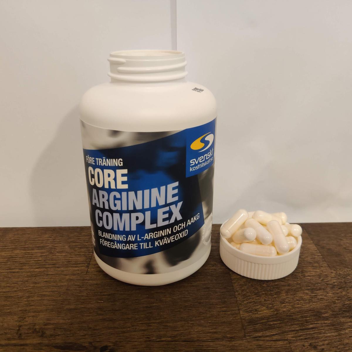 Core Arginine Complex mot vit bakgrund med kapslar bredvid