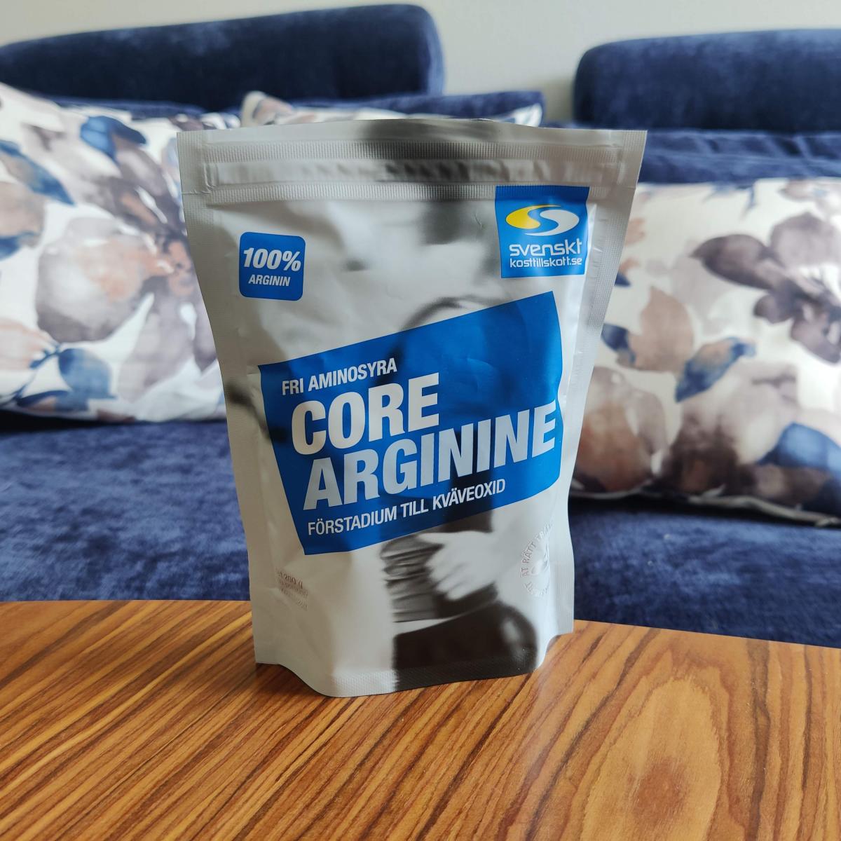 Core Arginine på soffbordet i hemmamiljö, foto av oss under testet
