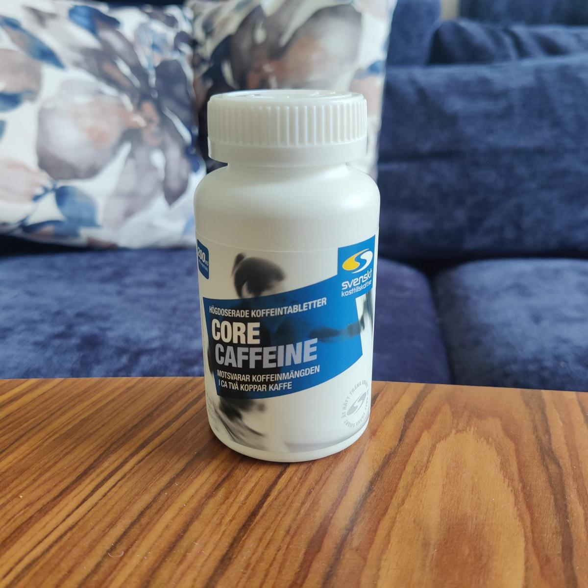 Core Caffeine på soffbord i hemmamiljö, fotograferad av oss under användning