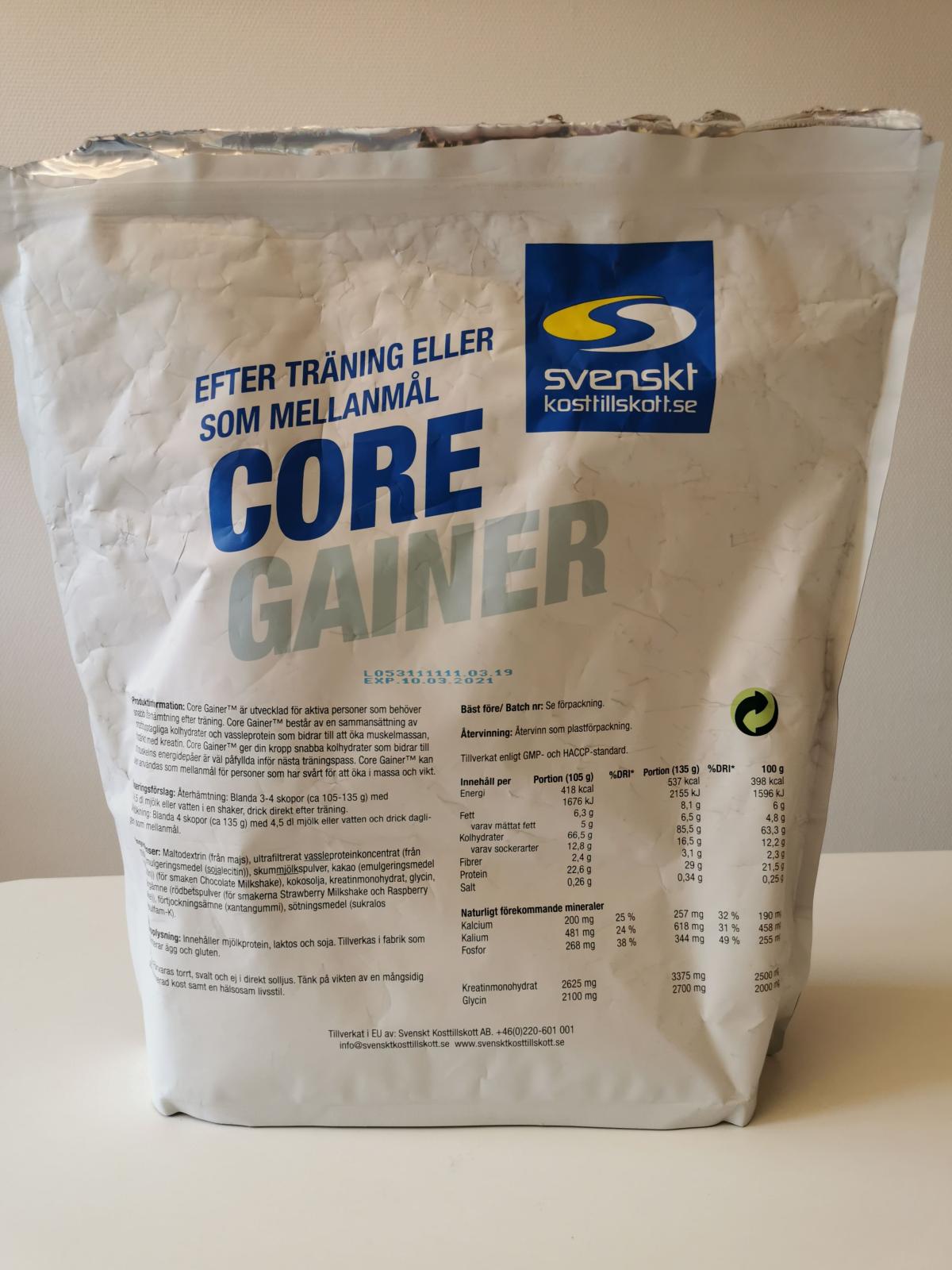 Baksidan av Core Gainer med ingredienser och näringsvärden, vår egen bild