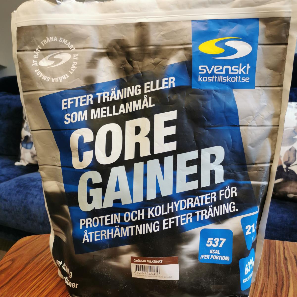 Core Gainer på soffbordet inför kvällspasset, fotat hemma av oss