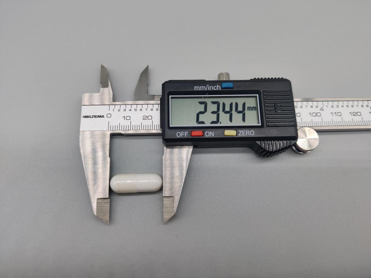 Mätning av kapsel från Core Magnesium Citrat med skjutmått 23,44 mm