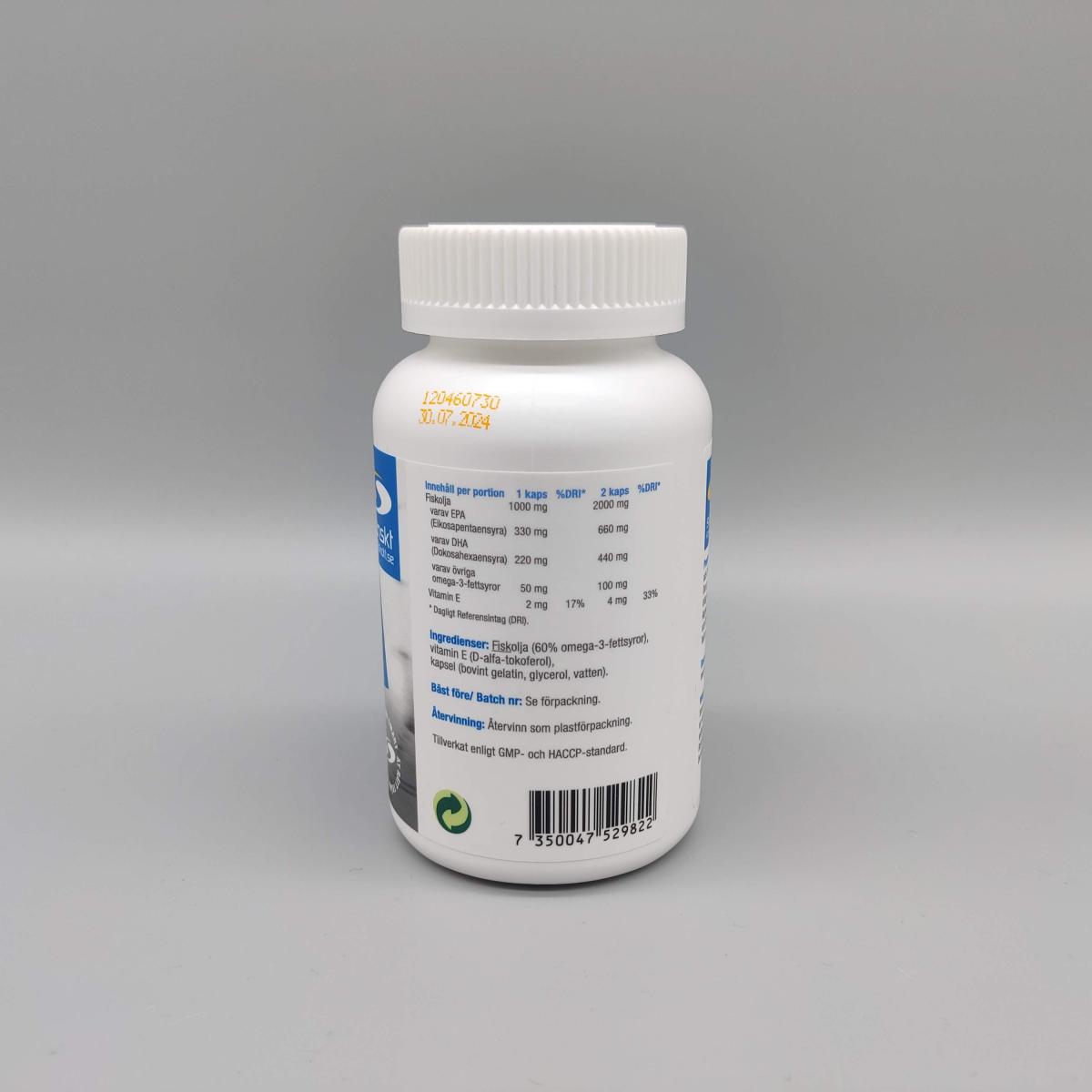 Baksida med innehållstabell och batchnummer på Core Omega-3+, fotad av oss