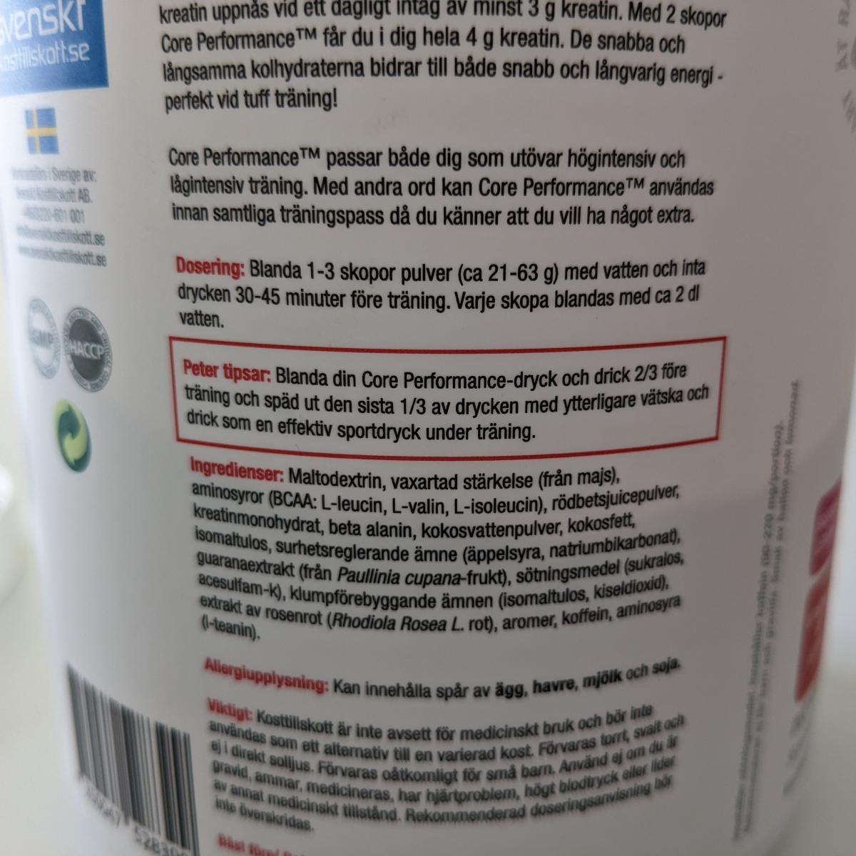 Baksida med dosering och ingredienser på Core Performance, bild från vår testperiod