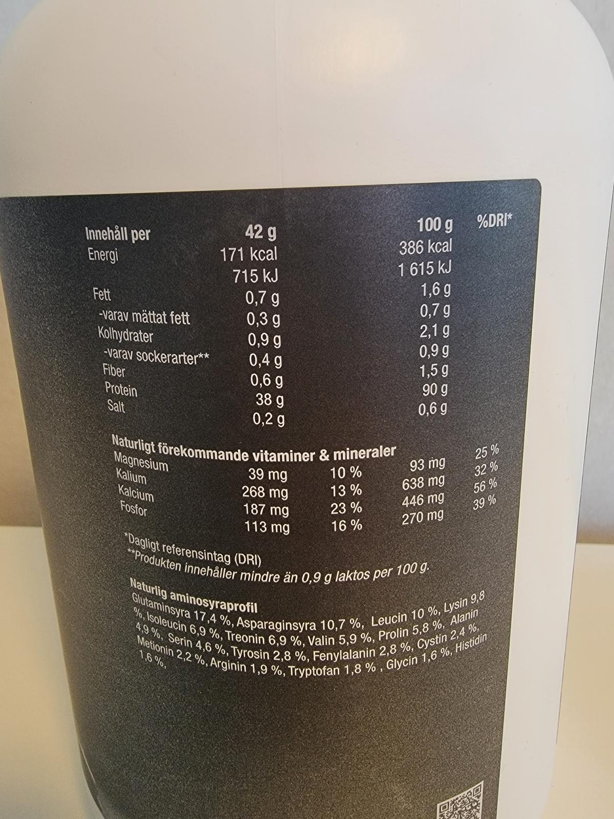 Näringsruta på Core Protein Pro där 38 g protein per portion framgår, fotad av oss