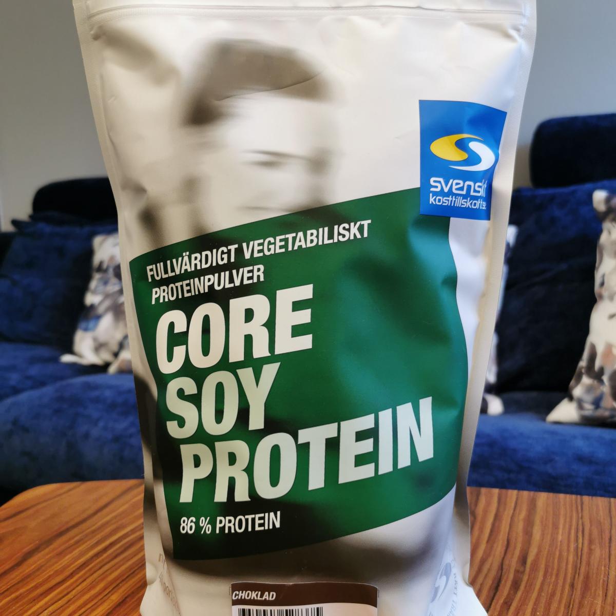 Core Soy Protein baksida med näringsvärden och ingredienser, fotad av oss