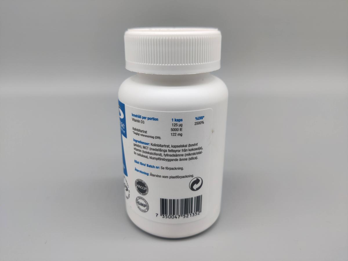 Innehållsdeklaration och ingredienser på baksidan av Core Vitamin D3, fotad av oss