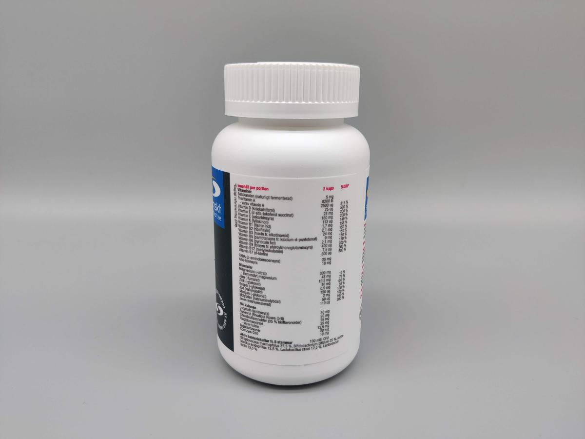 Näringsdeklaration på Core Vitamins Woman med tydligt angivna doser