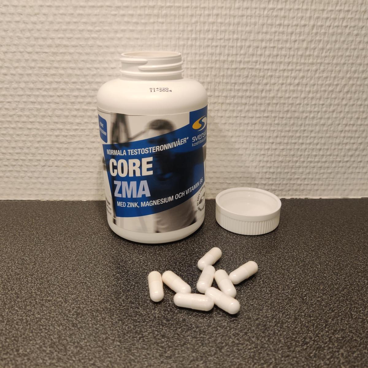 Core ZMA på mörk bänkskiva med kapslar, tagen av oss under testet
