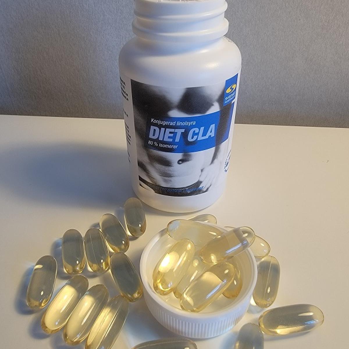 Vy ovanifrån ner i Diet CLA-burken med softgels och lock bredvid