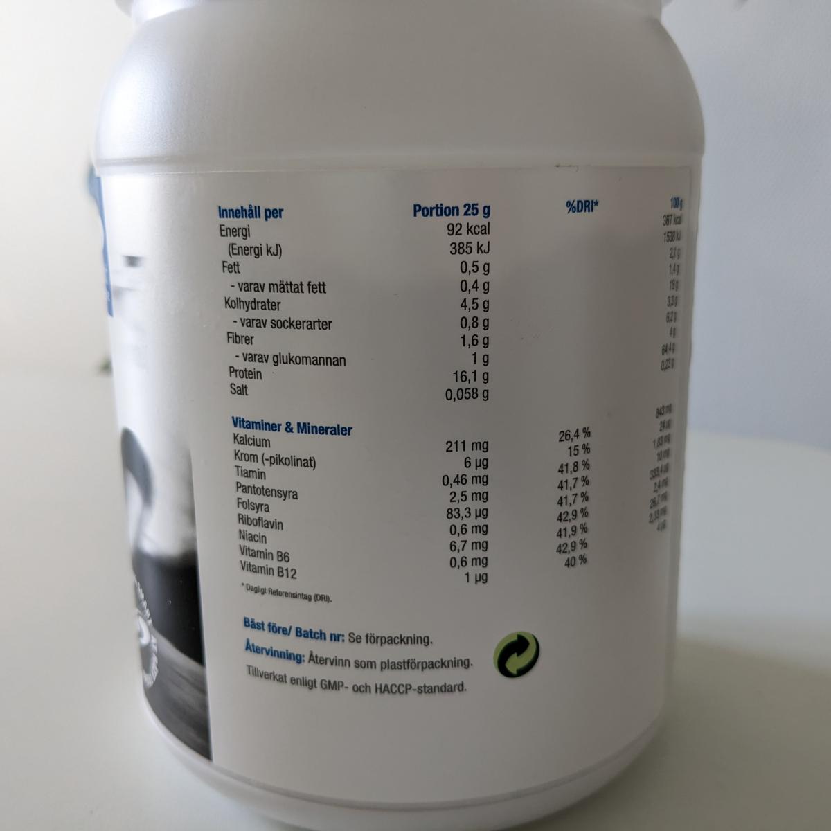 Diet Protein näringsdeklaration med 92 kcal per portion, fotad av oss