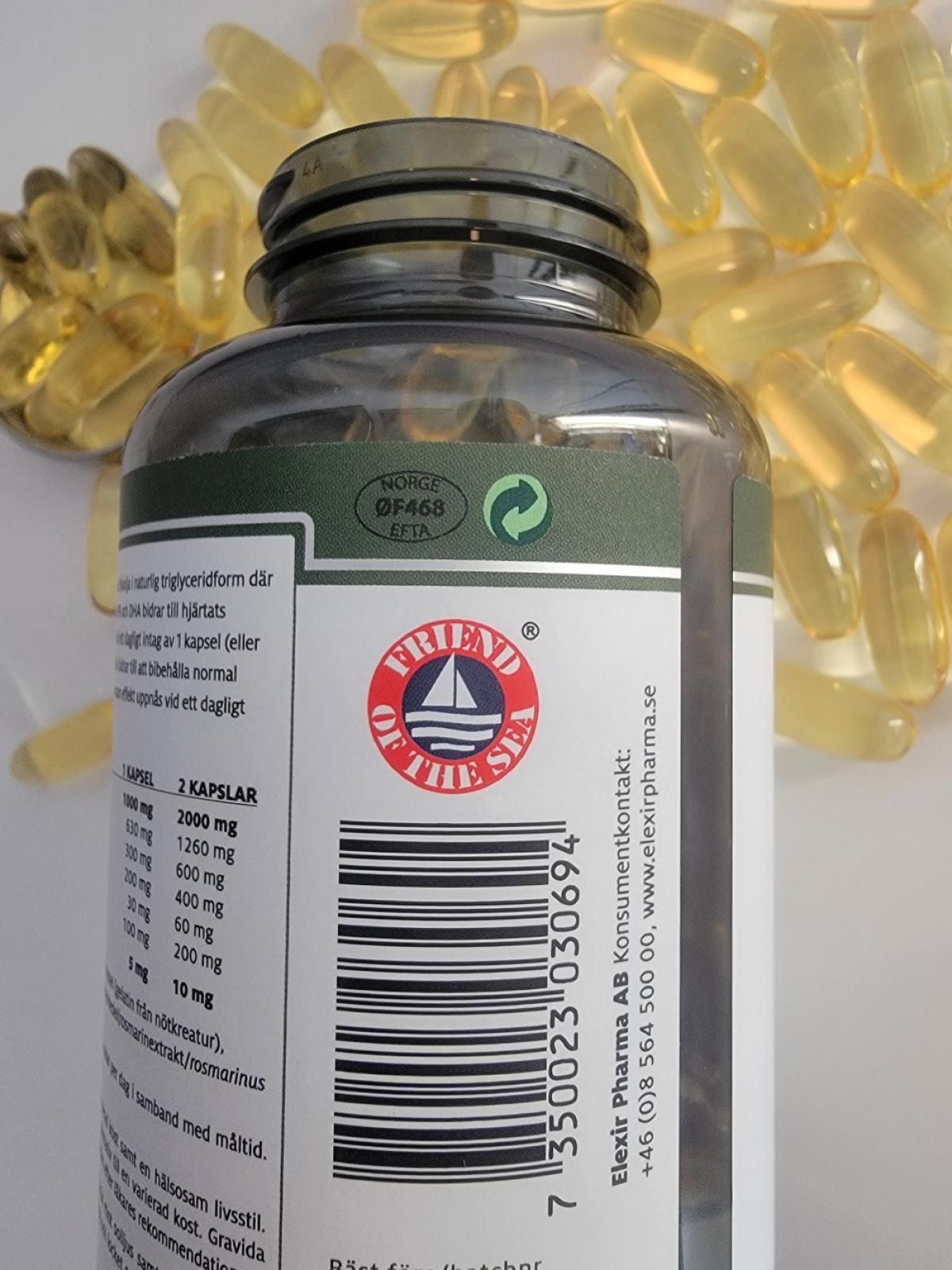 Närbild på baksida med Friend of the Sea-märkning på Elexir Omega-3 Forte