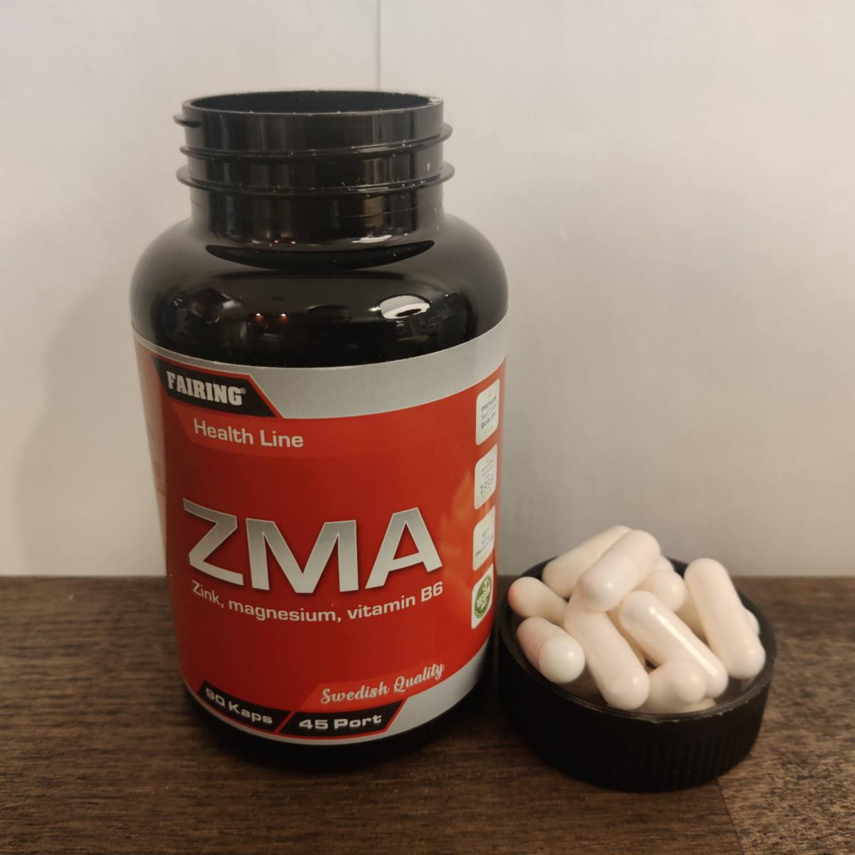 Fairing ZMA i närbild med kapslar intill burken, taget av oss
