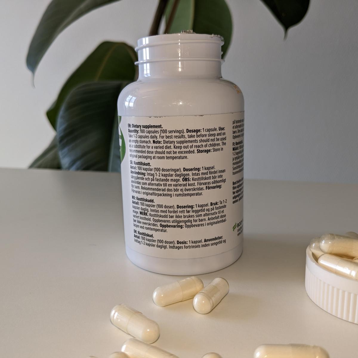 Närbild av etiketten på Body Science GABA 500 med tydliga doseringsrader, tagen av oss