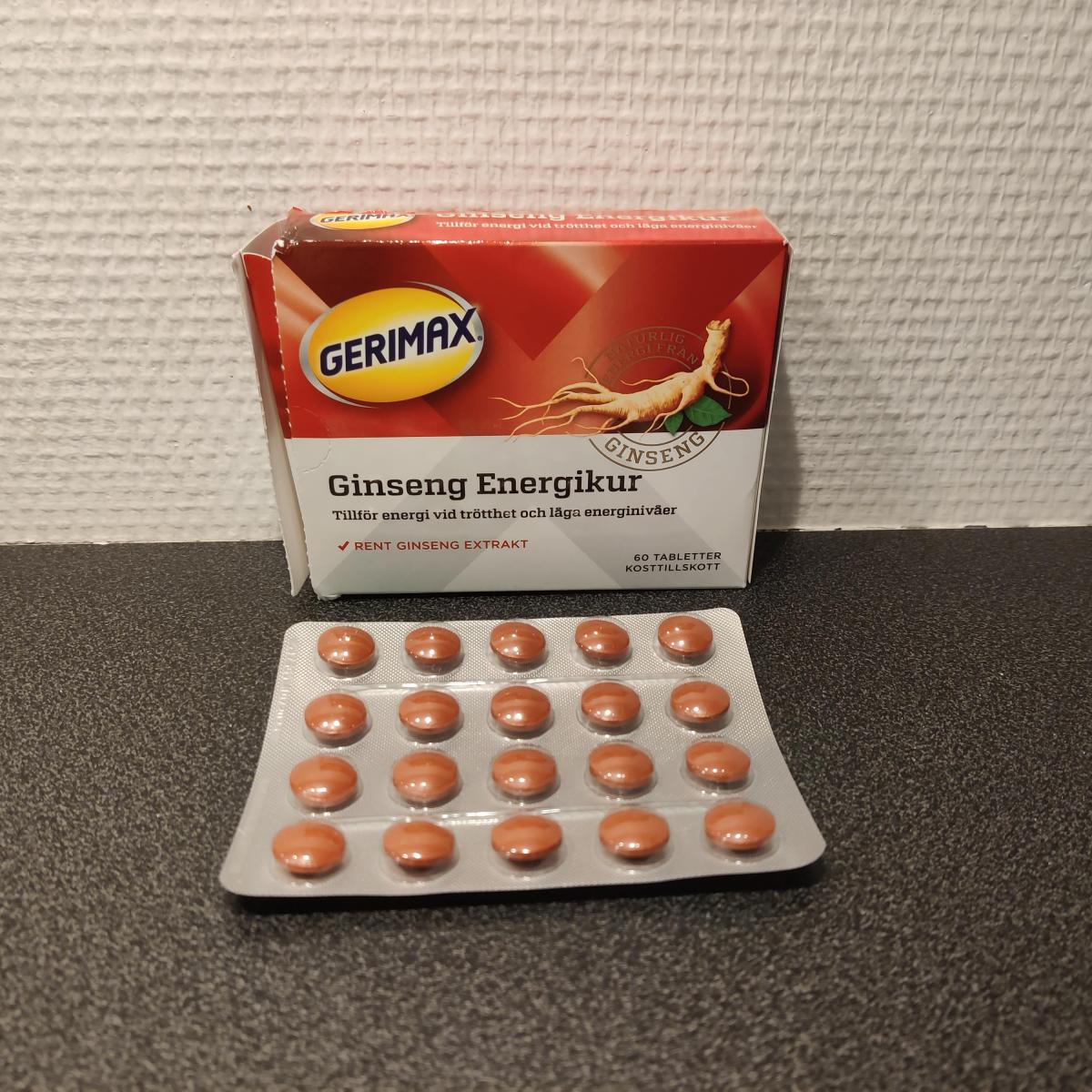 Gerimax Ginseng Energikur med öppnad blister framför asken, foto taget av oss