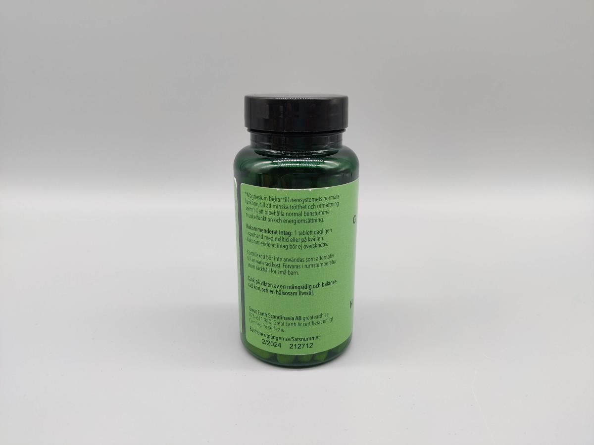 Etikett med rekommenderat intag på Great Earth Magnesium 375 mg, fotograferat i studio