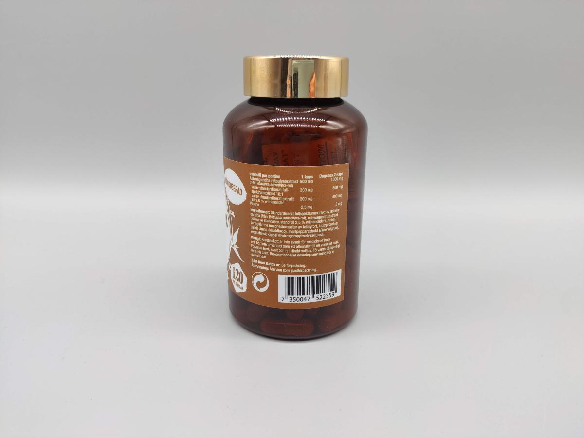 Etikett med innehåll och dosering på Healthwell Ashwagandha Premium, foto av oss