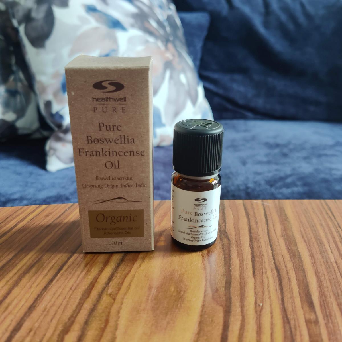 Healthwell Boswellia EKO flaska och ask i hemmiljö, fotograferat av oss