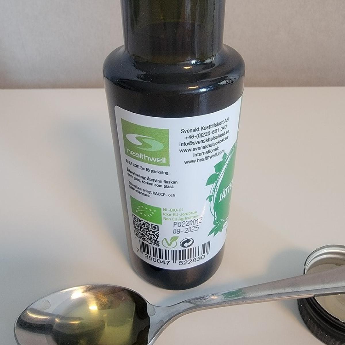 Baksida med EU-ekomärkning och mörkt glas, fotad av oss i testet