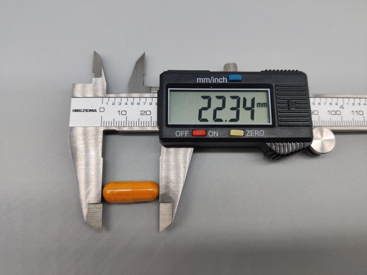 Skjutmått visar kapselns längd 22,34 mm