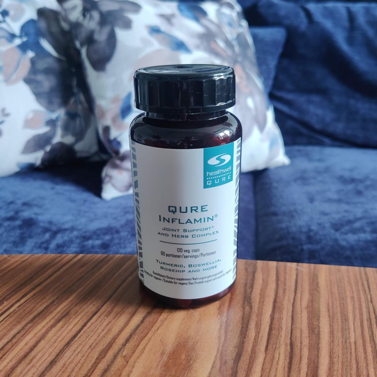 Healthwell Inflamin Premium på soffbordet hemma, fotad av oss under testet