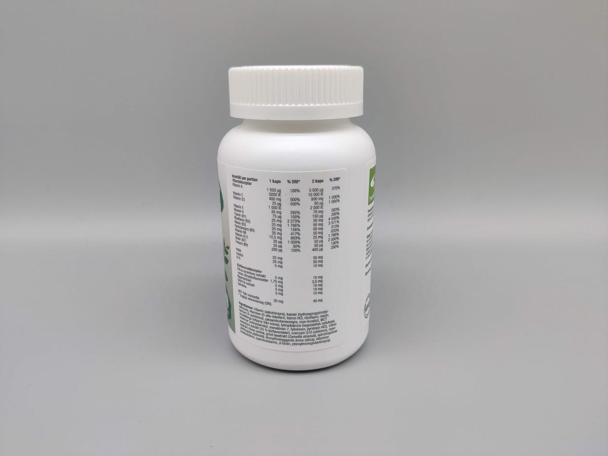 Baksida med näringsdeklaration på Healthwell MultiVitaminer foto av oss