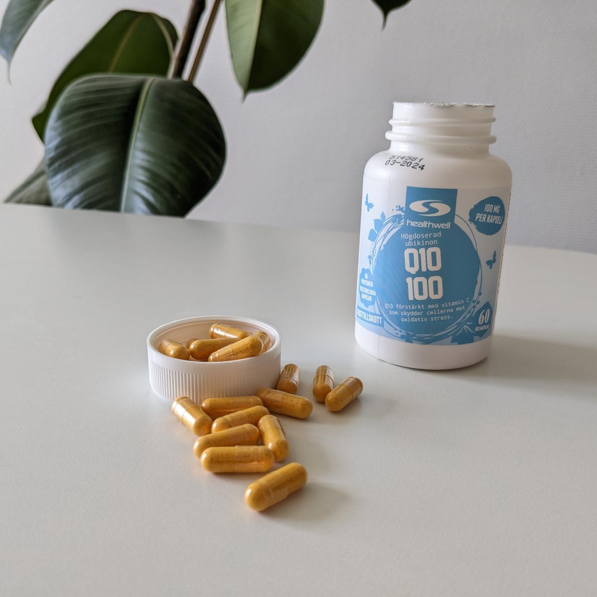 Healthwell Q10 100 baketikett med innehåll och MCT-olja, foto från vårt test