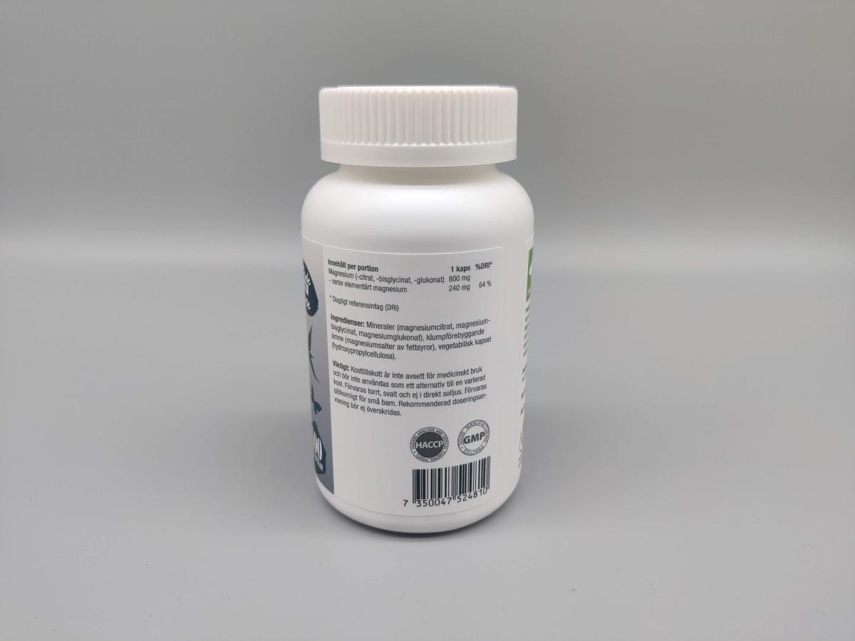 Baksida med innehållsdeklaration och doseringsinfo för Healthwell Trippel Magnesium, foto från vårt test