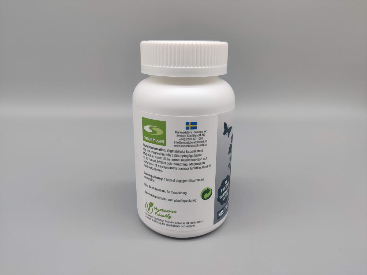 Healthwell Trippel Magnesium med svensk märkning och vegetarisk symbol, fotograferad av oss