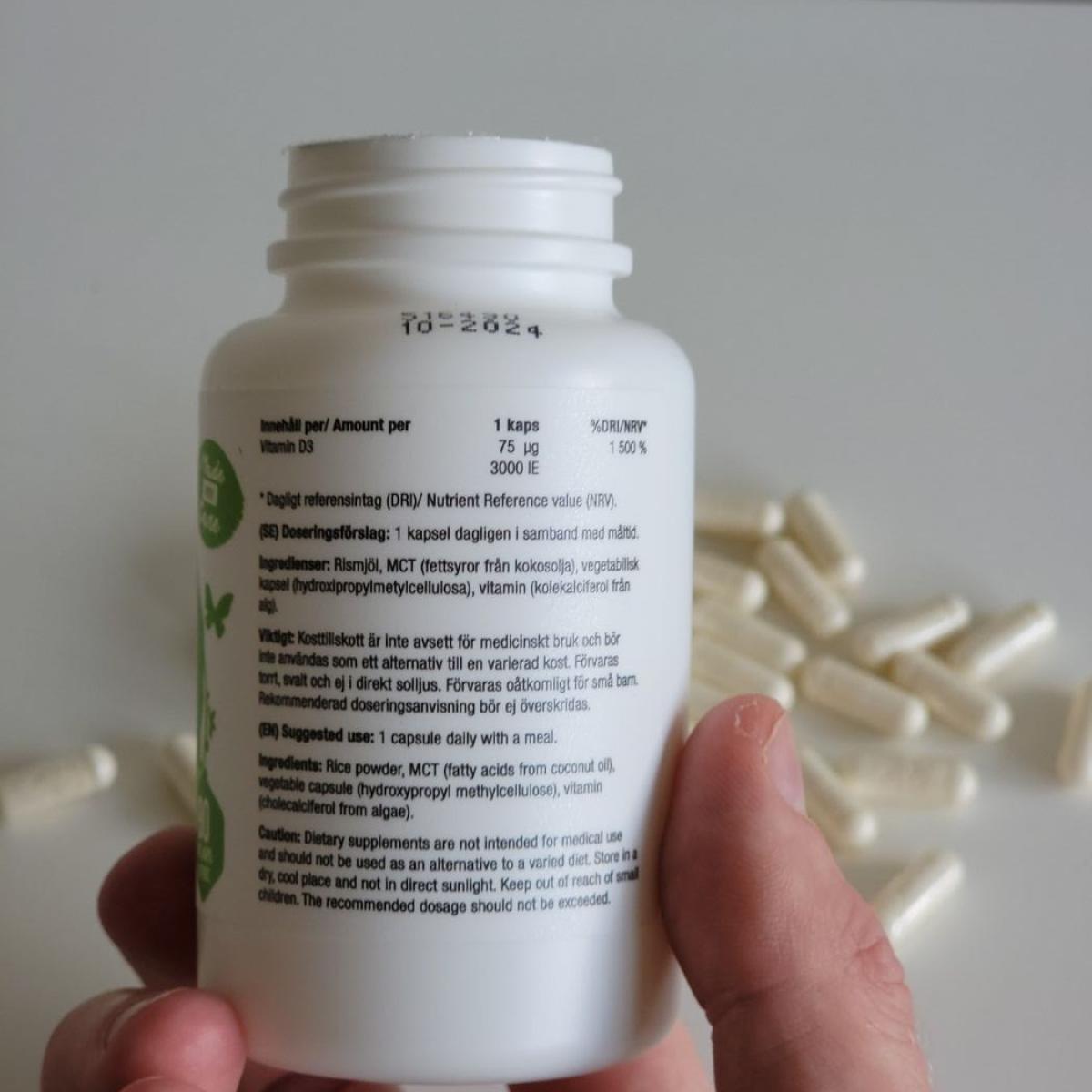 Ingredienslista och dosering på etiketten, 75 µg D3 per kapsel
