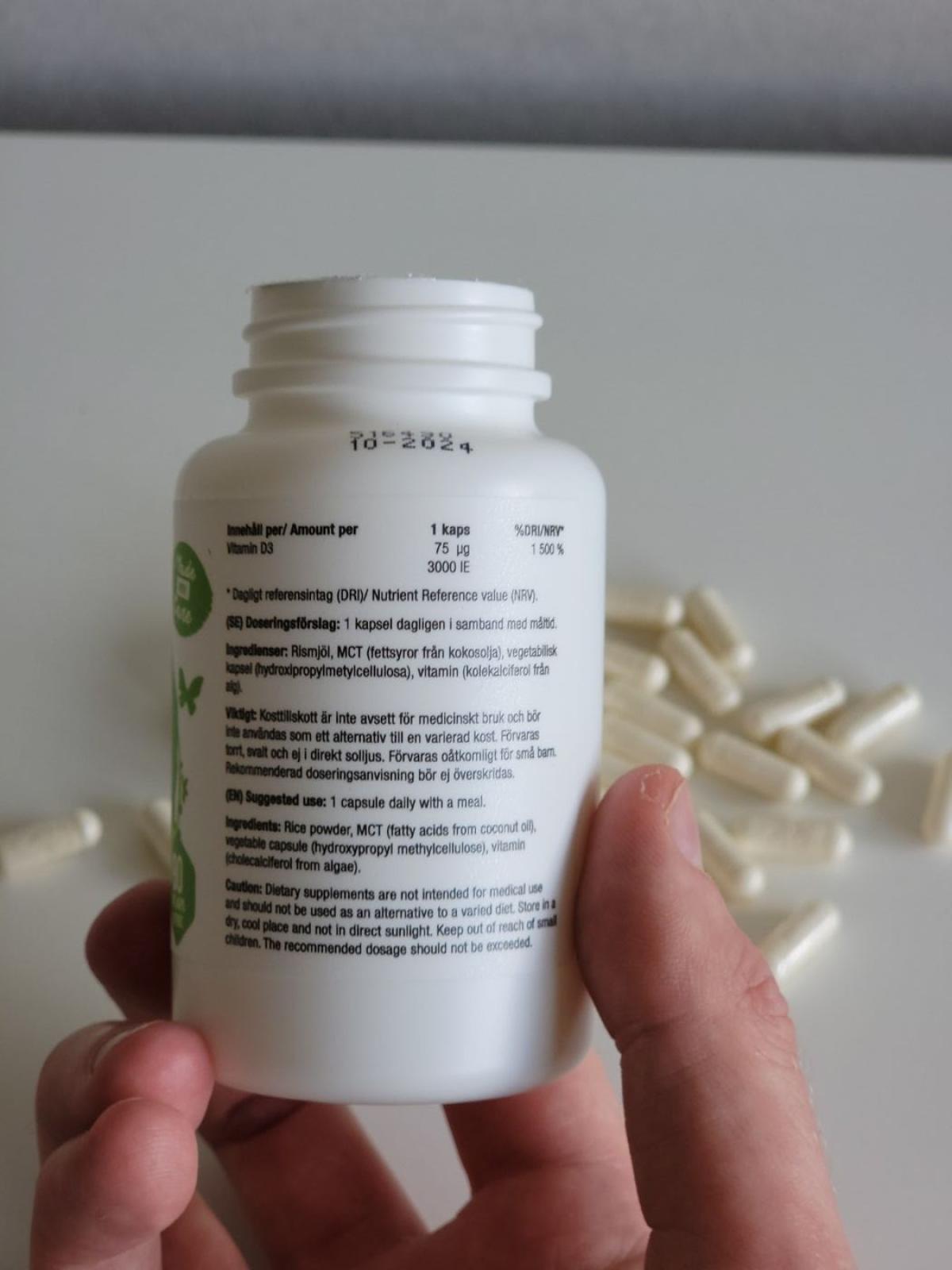 Ingredienslista och dosering på etiketten, 75 µg D3 per kapsel
