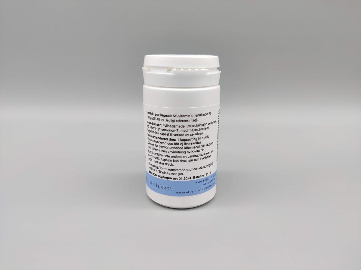 Baksidan med ingredienslista och tydlig dosering på Helhetshälsa K2-Vitamin