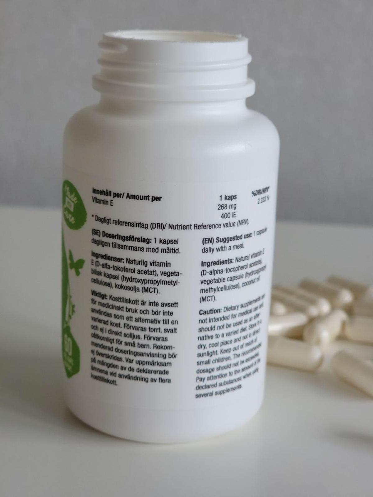 Etikett med ingredienser och dosering på Healthwell Vitamin E 400 IE tagen under testet