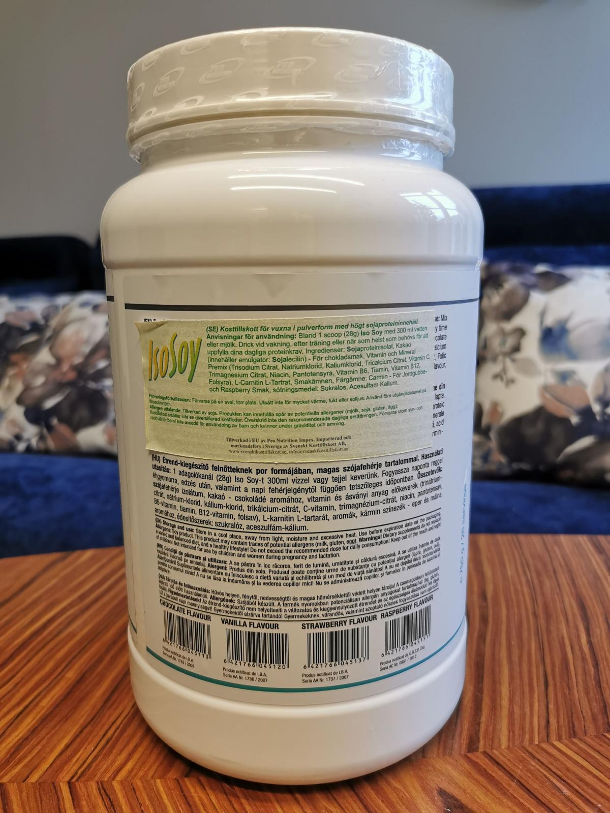 Baksida med flerspråkig produktinfo och batchkod på ISO Soy