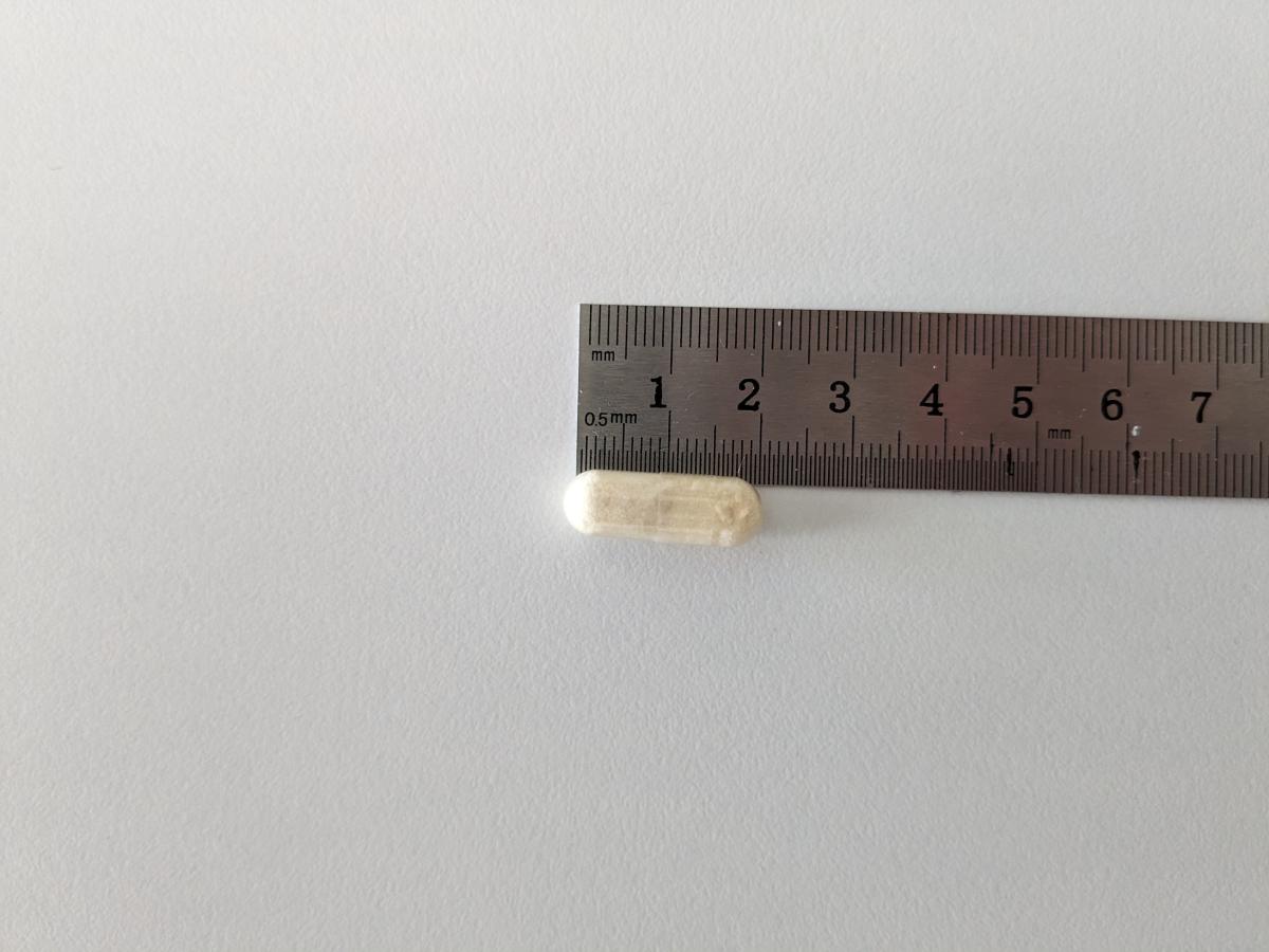 Kapsel mot linjal tagen av oss cirka 19 mm lång